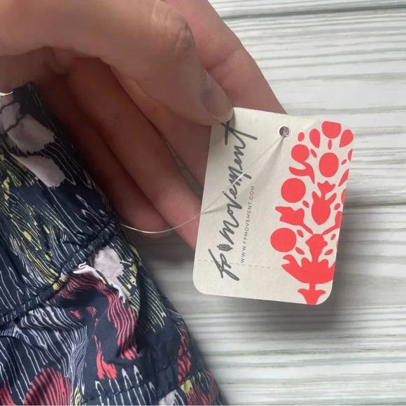 NWT Free People Movement In The Wild Printed Shorts Supernova Combo Size S - Picture 8 of 13